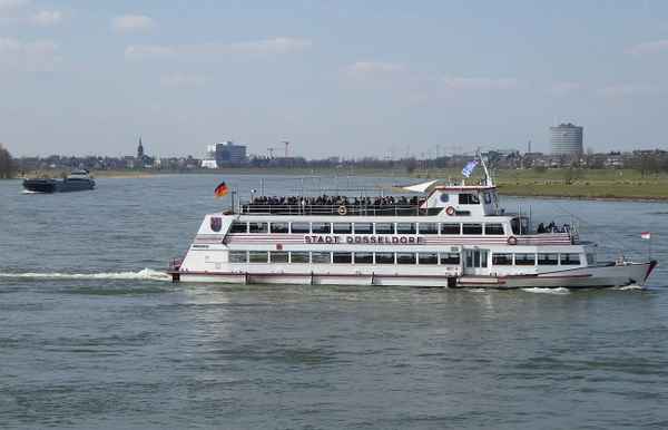 Ausflugstour auf dem Rhein
