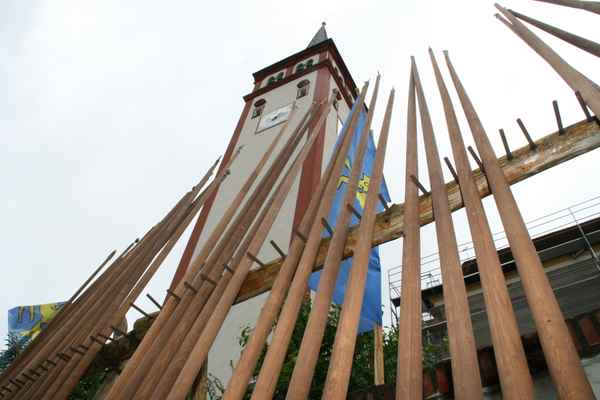 Landsknecht Spieße vor der Stadtpfarrkirche in Mindelheim / Foto: Alexander Hauk