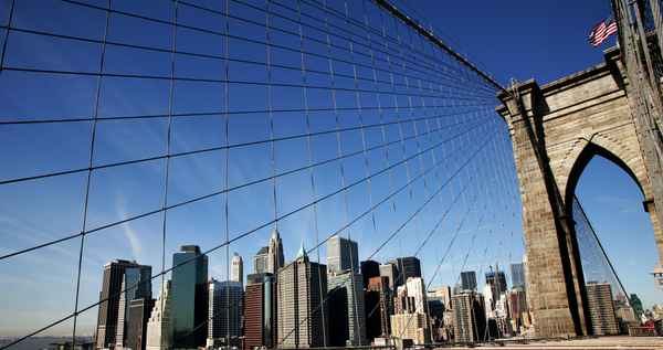 Brooklyn-Bridge mit Bick auf Downtown Manhattan