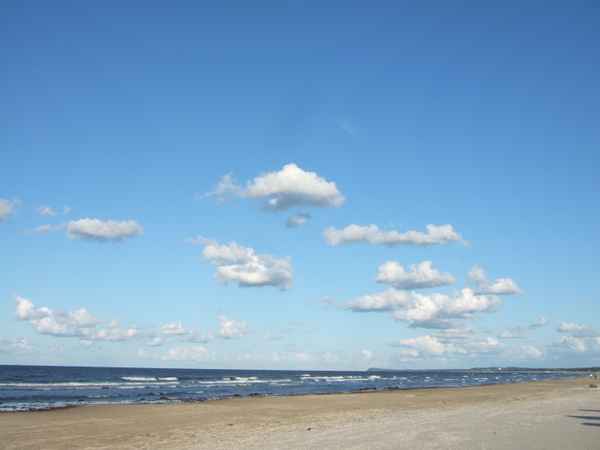 Wolken, Meer und Strand