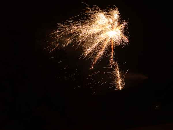 Silvester Rakete explodiert