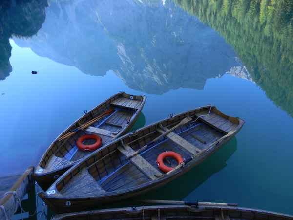 Boote auf dem Pragser Wildsee