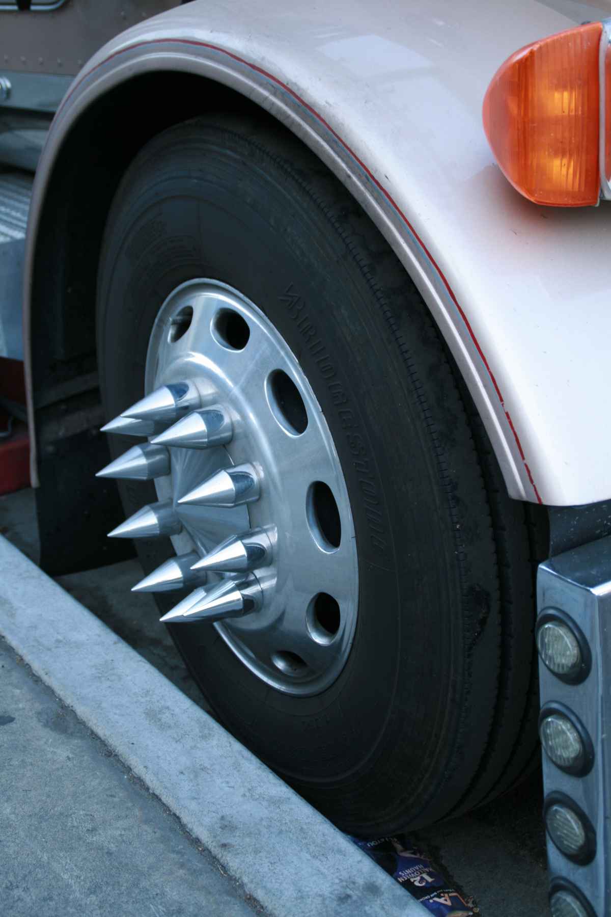 Radkappe an einem US-Lkw / Foto: Alexander Hauk