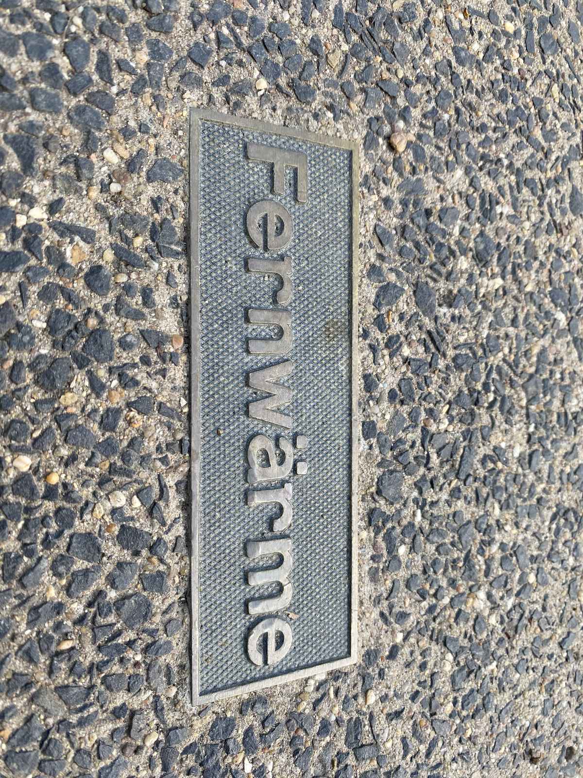 Kanaldeckel mit Aufschrift Fernwärme -Symbolbild: Alexander Hauk