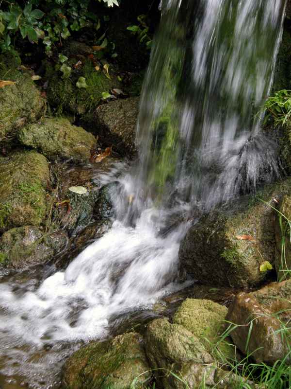 kleiner wasserfall