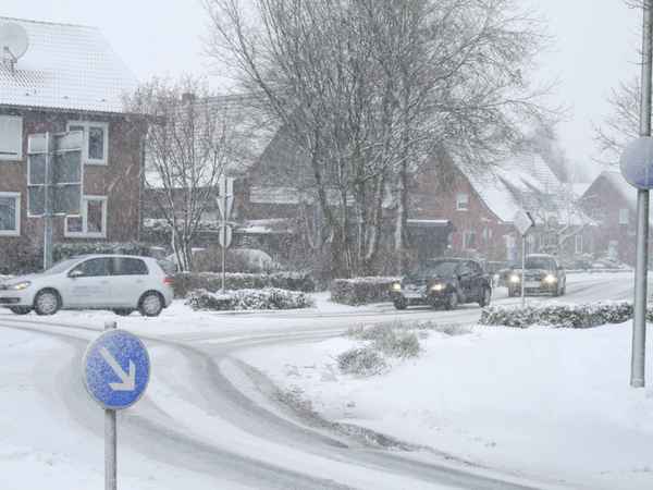 Im Schneetreiben am Kreisel