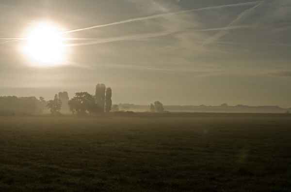 Sonnenaufgang über dem Tempelhofer Flugfeld