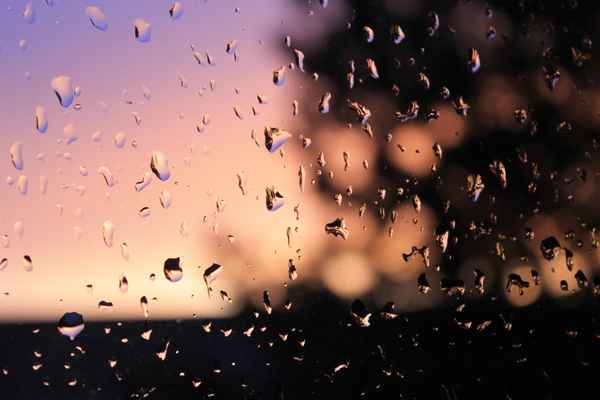 Regentropfen am Fenster