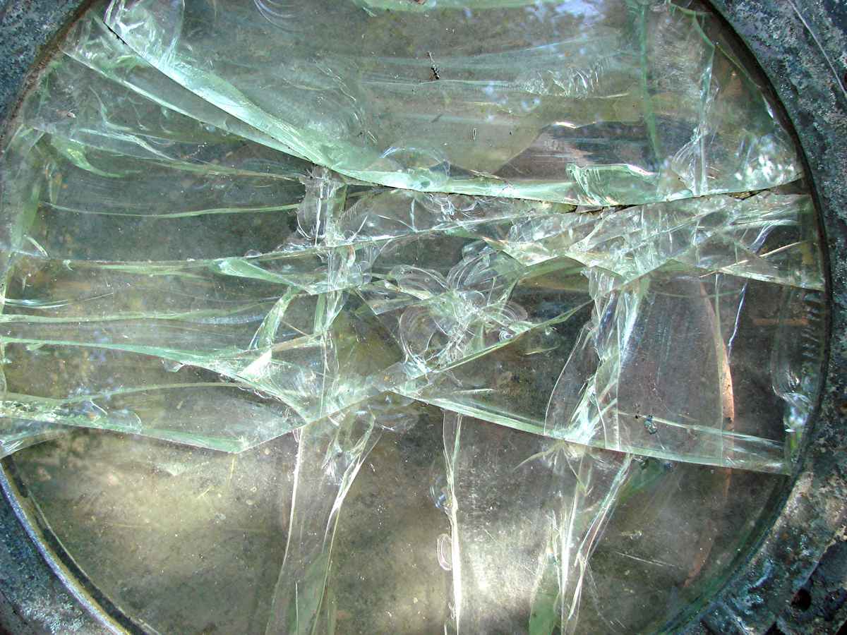 zerbrochen und schön