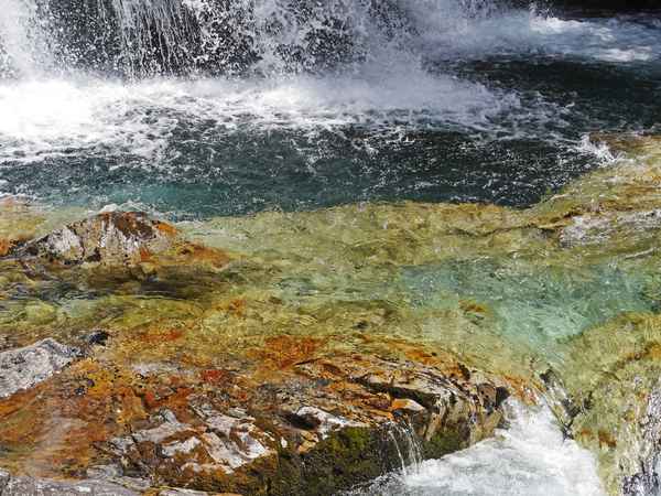 Gletscherwasser . . . .
