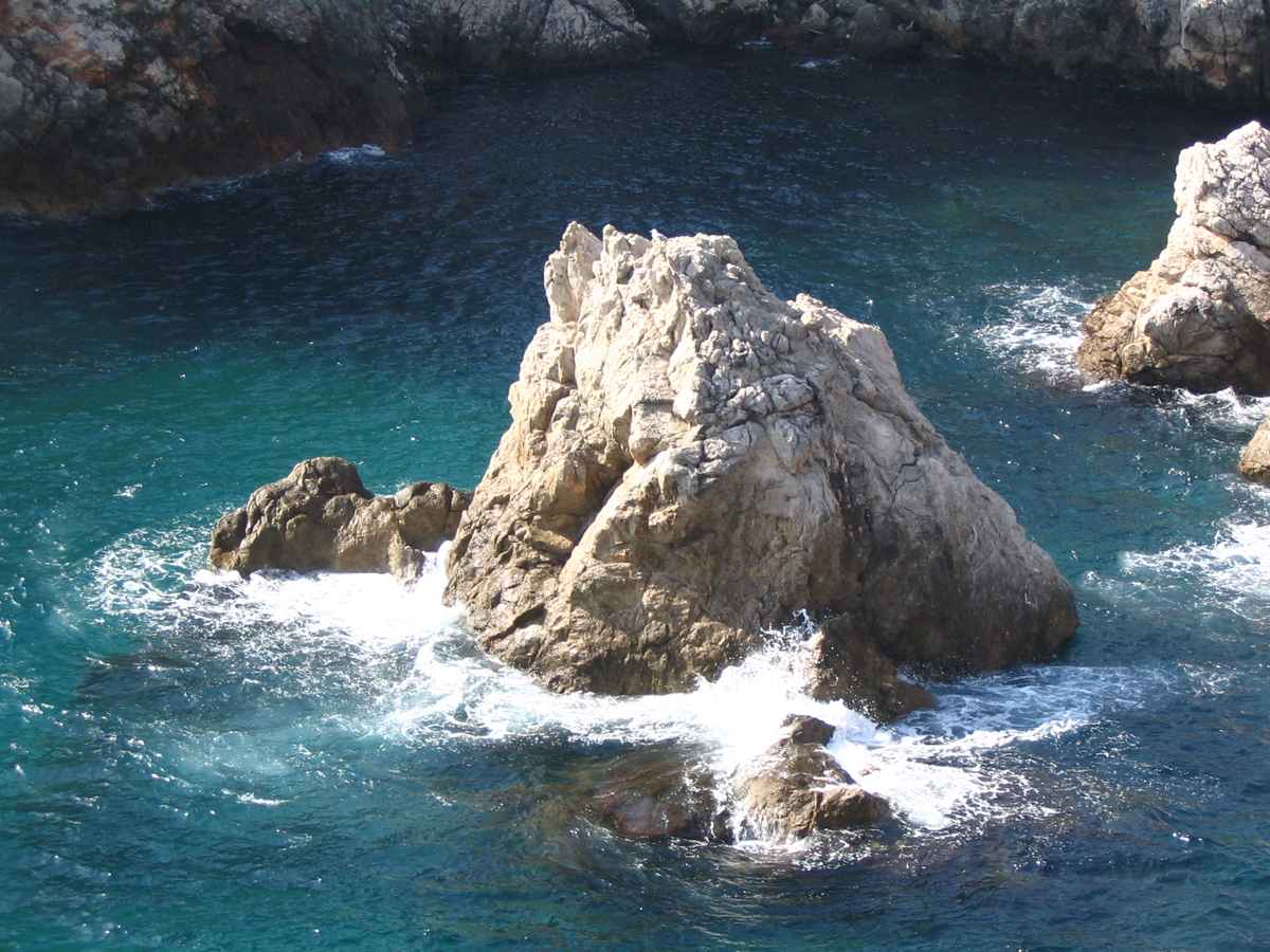 Felsen in der Brandung