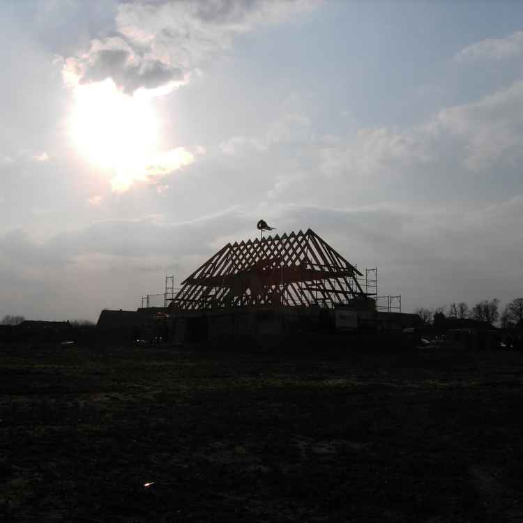 Richtfest bei Sonnenuntergang