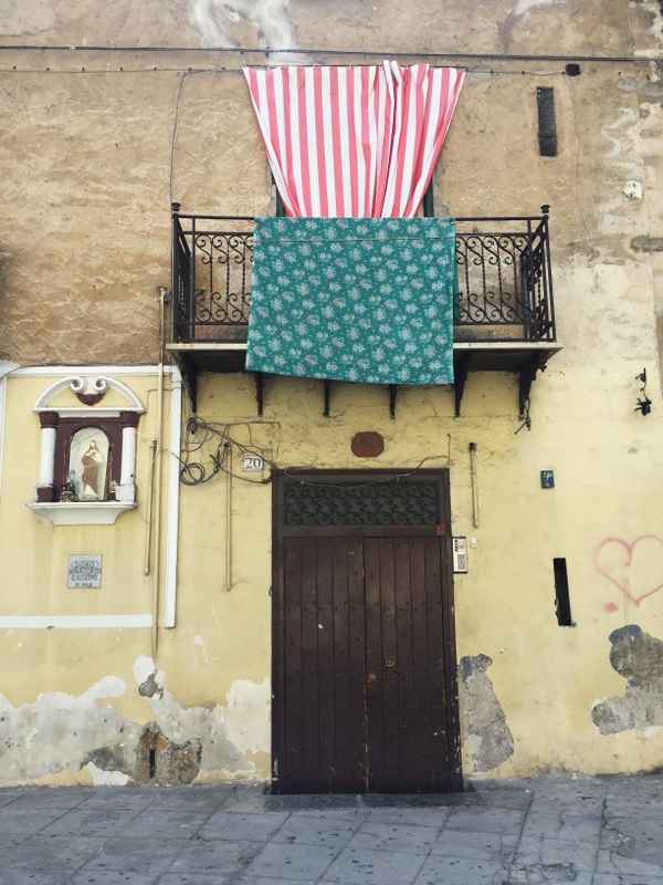 Hauseingang auf Sizilien, Italien / Foto: Alexander Hauk