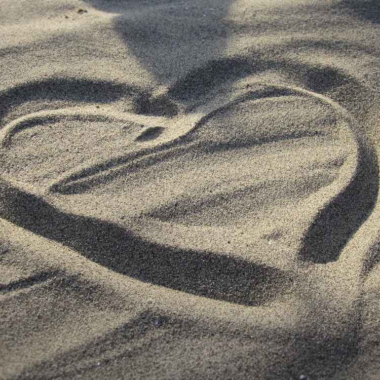 Herz im Sand