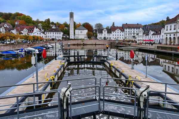 Schleuse im Hafen von Bad Karlshafen