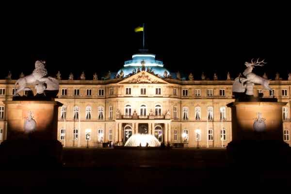 Nacht in Stuttgart am Schlossplatz