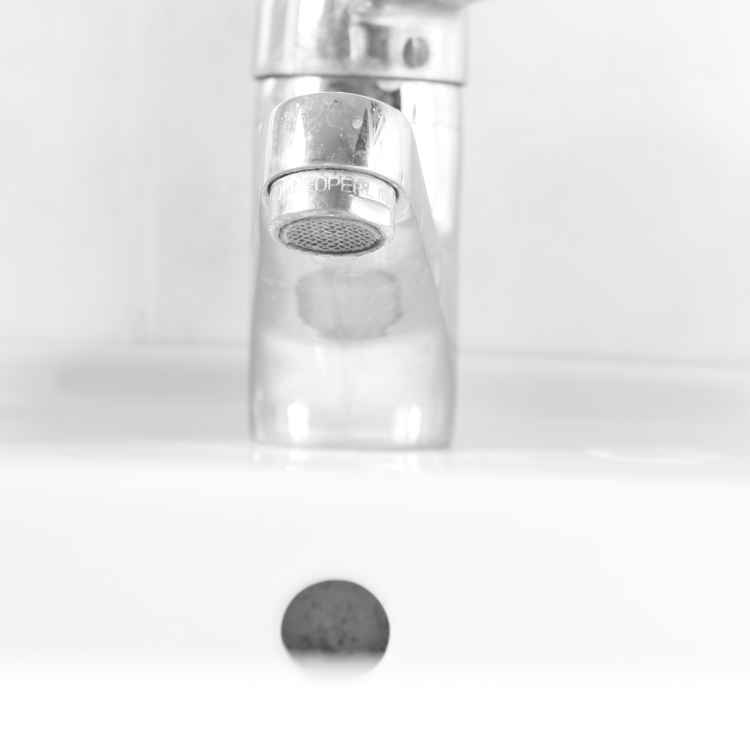 Wasserhahn s/w