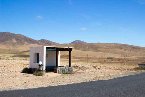 Bushaltestelle im Nirgendwo