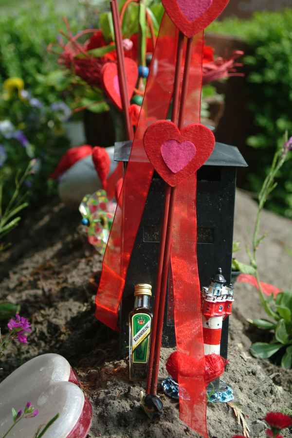 Grabschmuck