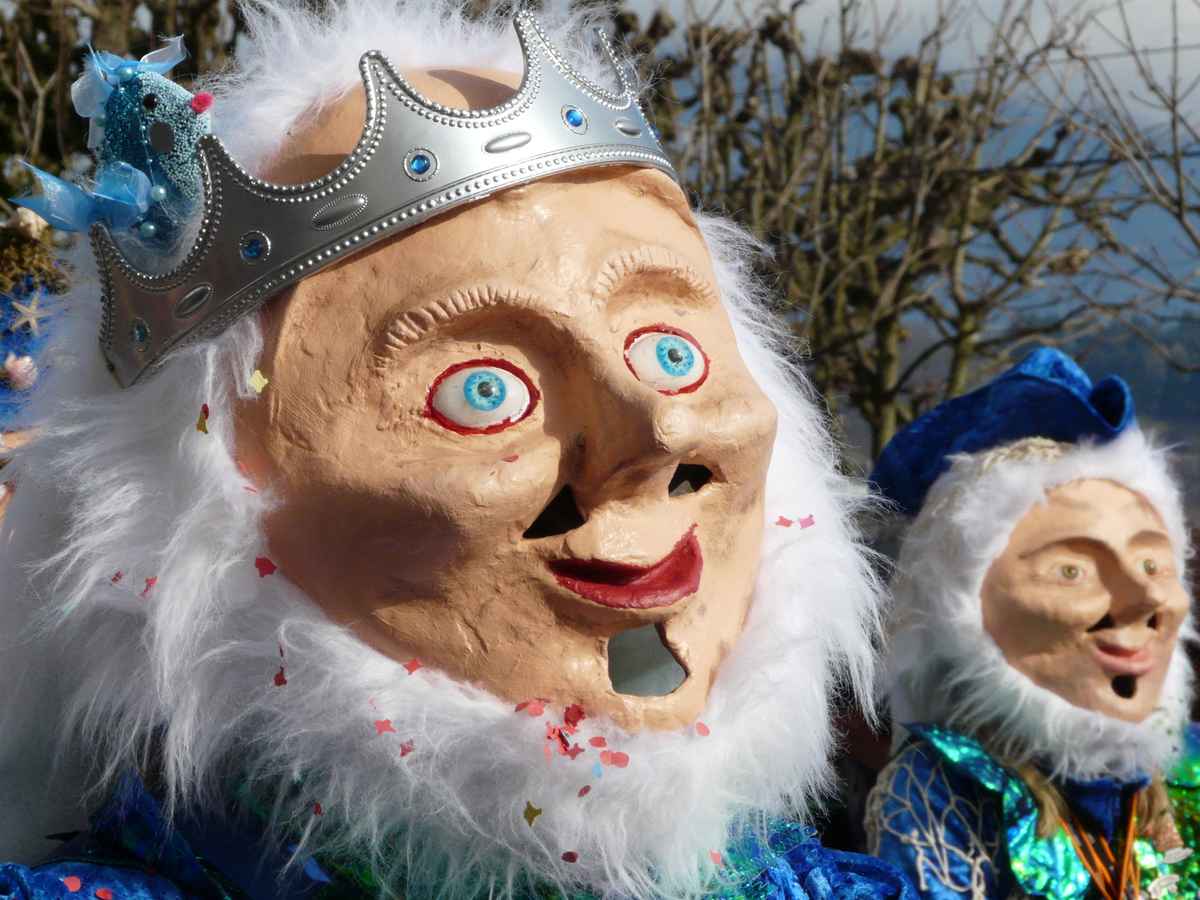 Venezianische Maske an der Luzerner Fasnacht