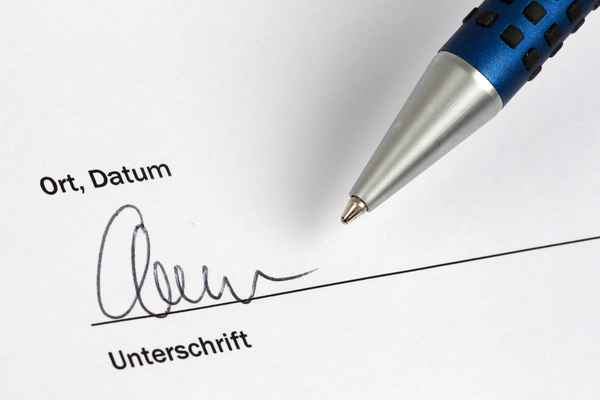 Unterschrift mit Kugelschreiber