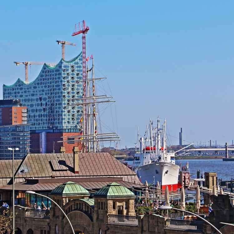 Landungsbrücken Hamburg Hafen