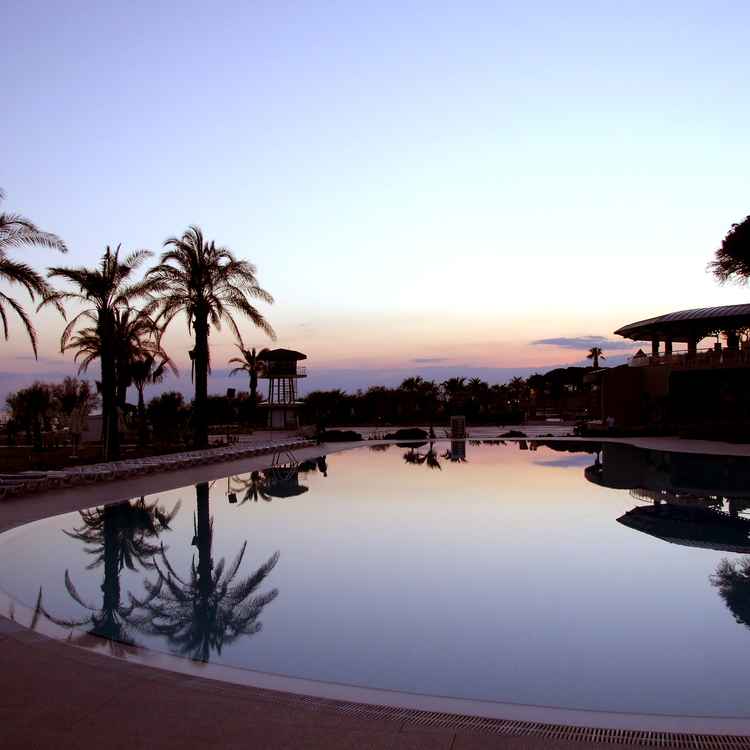 Abendstimmung am Pool