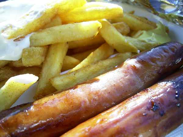 Bratwurst Pommes Mayo