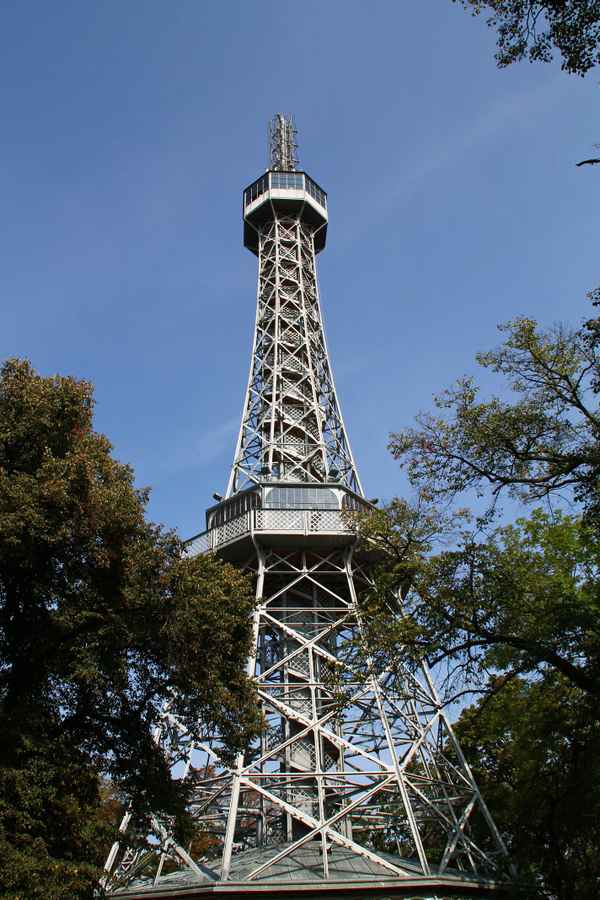 Aussichtssturm Petrin, Prags kleiner Eiffeltturm 01