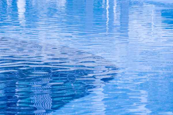 Poolwellen-Impressionen