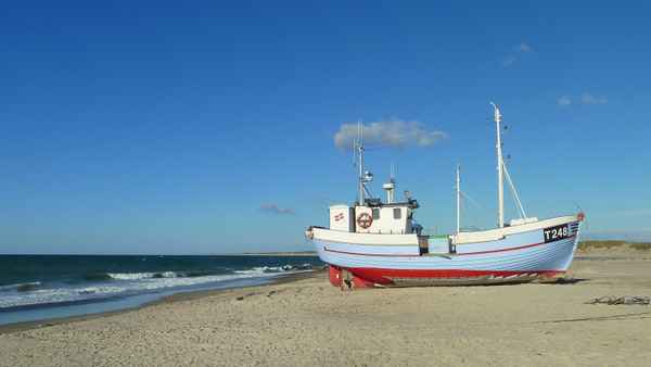 Fischkutter auf dem Strand