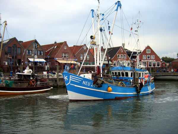 Einfahrt in den Hafen