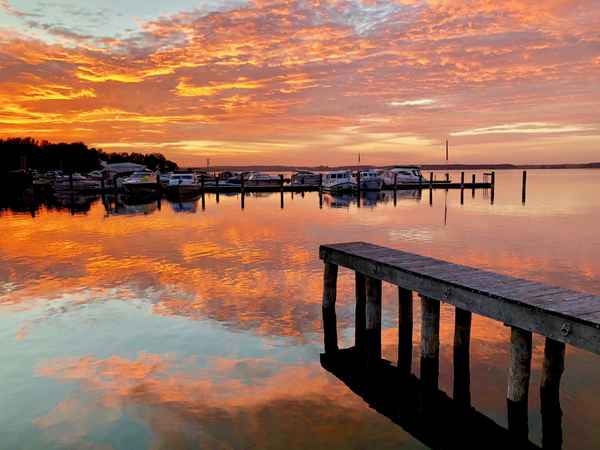 Fleesensee Bootssteg mit Abendrot