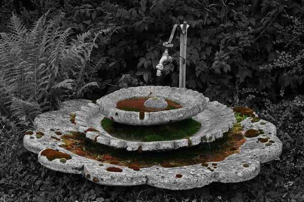 Etagenbrunnen -Colorkey-