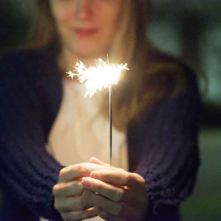 Wunderkerze mit Frau