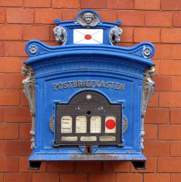 Alter Postbriefkasten