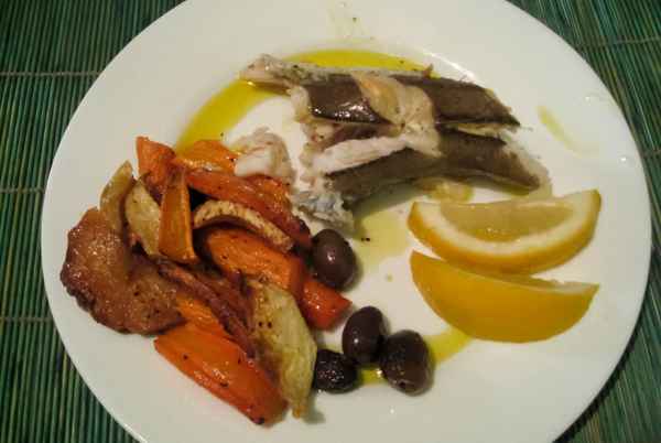 Fisch und Gemüse vom Grill mit Schwarzkümmel