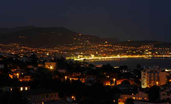 Nizza bei Nacht