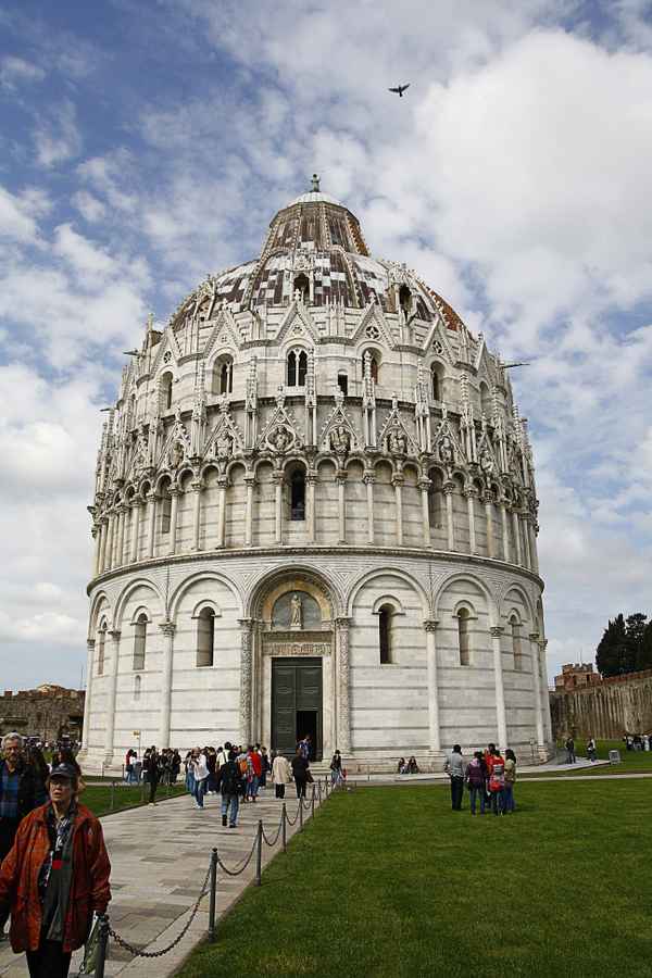 taufkirche von pisa