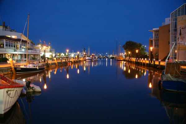 Büsumer Museumshafen bei Nacht