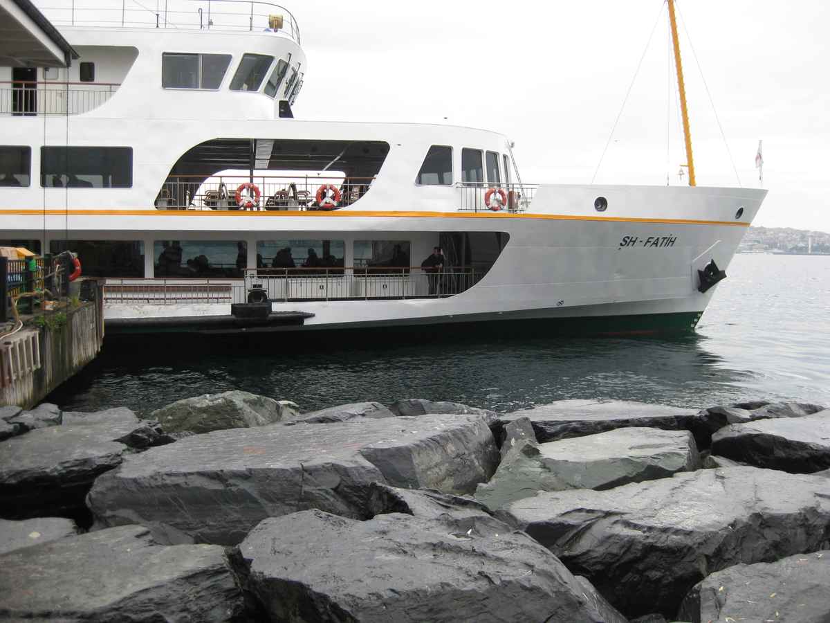 Die Fähre von Europa nach Asien innerhalb Istanbuls in der Türkei