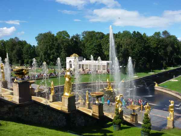 Parkanlage Peterhof in Russland