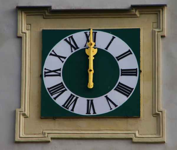 Punkt 12:00 - Zeit für ein Wiener Schmankerl
