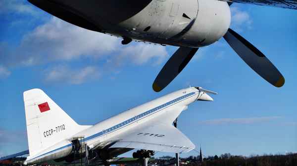 Tu 144
