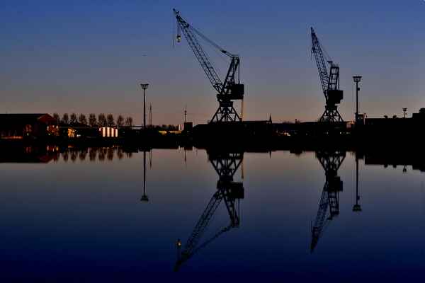 Blaue Nacht am Hafen