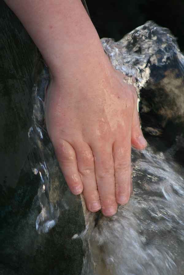 abkühlung am brunnen.....