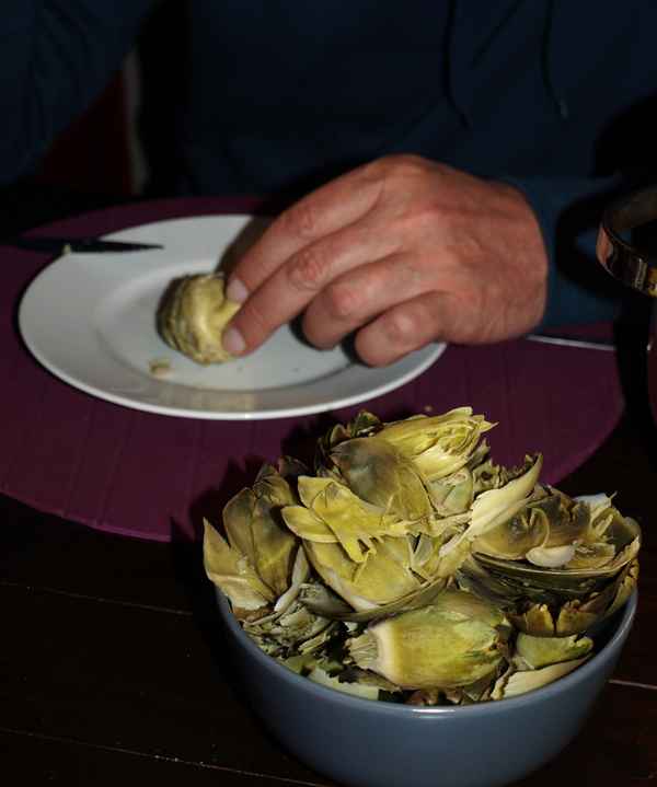 Artischocken essen