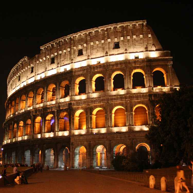Colosseum bei Nacht