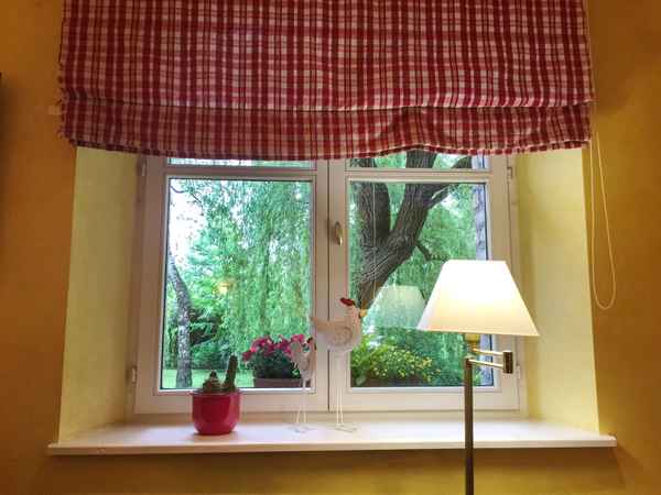 Fenster-Ausblick mit Lampe