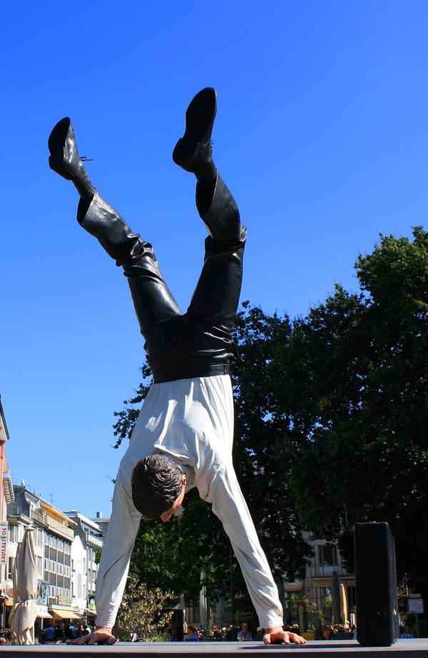 HANDSTAND FÜR DEN CHEF